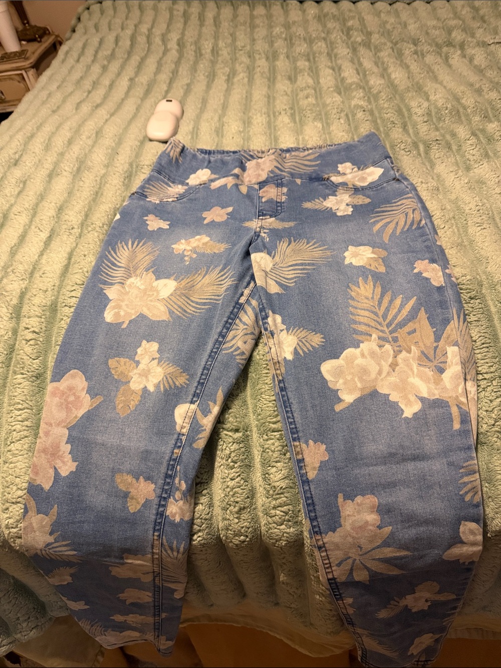 Hue- Denim Jeans With Floral Print, Size Small, 2 Back Pockets